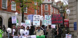 Picket outside Bow Street Magistrates Court demanding ‘Stop the Political Terror’ and ‘Free Babar Ah