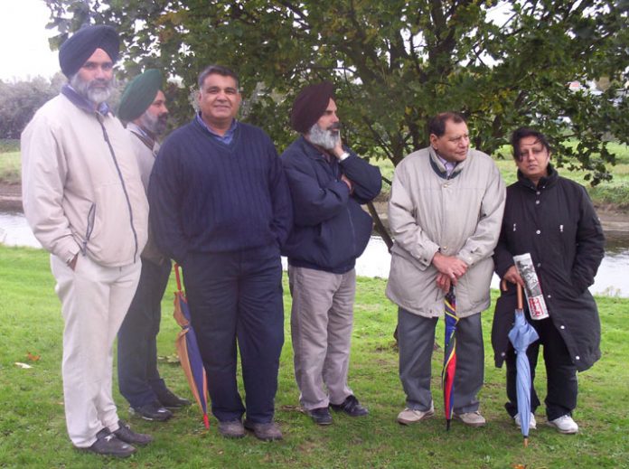 Locked-out Gate Gourmet workers on the picket line – demanding a national demonstration to highlight their fight