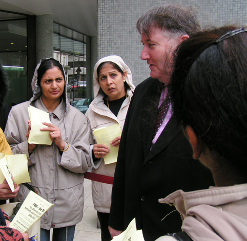 GMB Acting General Secretary PAUL KENNY speaking to a delegation of Gate Gourmet workers lobbying the TUC on November  2nd