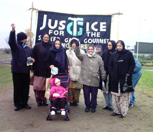Locked-out Gate Gourmet workers picketing despite the cold weather
