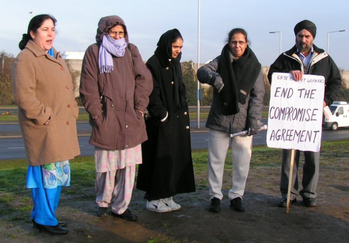 ‘Down with the Compromise Agreement’ shouted locked-out Gate Gourmet workers on yesterday’s picket line in the freezing cold yesterday