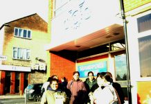 Gate Gourmet locked-out workers picketing the Hillingdon office of the TGWU urging all workers not to sign the notorious ‘Compromise Agreement’