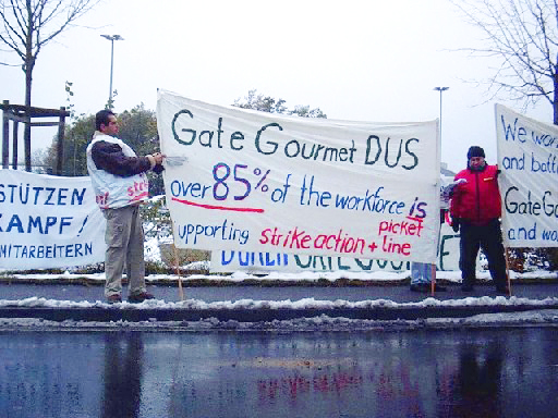 Gate Gourmet strikers at Düsseldorf are maintaining  their picket in the heavy snow