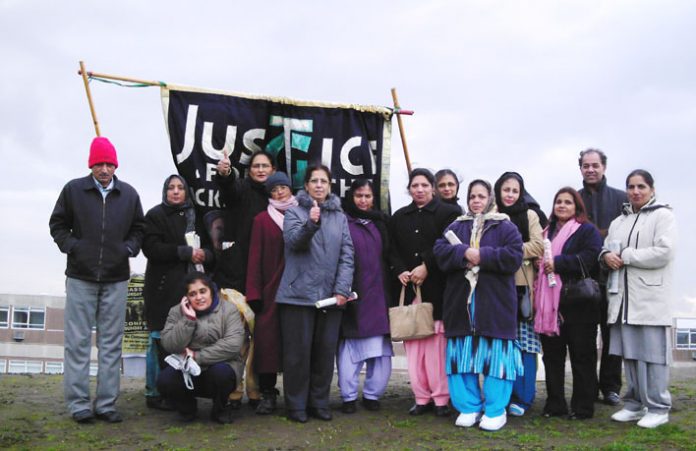 Yesterday’ pickets were out in force at the Beacon roundabout near the Gate Gourmet factory, Heathrow