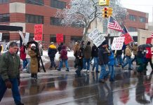 UAW members demonstrating on February 16 outside the Flint East Delphi plant demanding no wage cuts