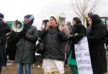 Gate Gourmet locked-out workers shouted ‘Down with the Compromise Agreement’ at their mass picket on Sunday