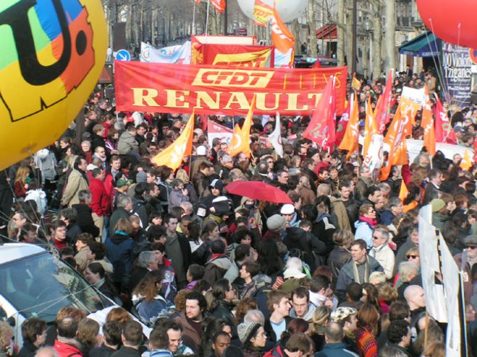 Trade union banners on last Saturday’s 500,000-strong march against the ‘CPE’ first job contract attack on young workers