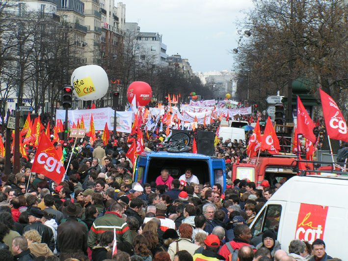The march of over 700,000 workers and youth filled the streets around Place d’Italie where it assembled with trade unionists in the foreground carrying CGT flags