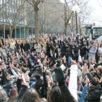 2,000 students outside the Jussieu University vote to strike until the government withdraws the CPE – First Job Contract