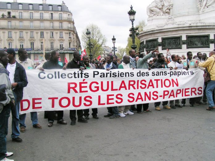 Paris refugees and immigrant workers demand papers to live in France