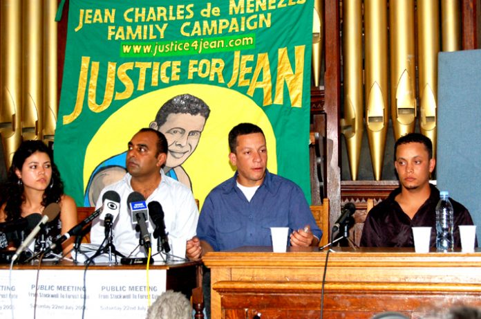 Cousins VIVIAN FIGUEIREDO, ALEX PEREIRA (speaking) and ALLESANDRO PEREIRA (right) with chair ASAD REHMAN at yesterday’s press conference