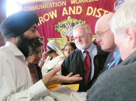 Gate Gourmet Locked-Out Workers Kept Out Of Tuc Congress Sacked shop steward HARBINDER SINGH discusses with Congress delegates and gets their full attention