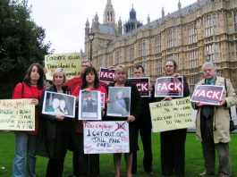 Jail corporate killers – demand bereaved families Lobbying parliament on Tuesday LINZI HERBERTSON (2nd left) with LINDA WHELAN (centre) and HILDA PALMER (2nd from right) with DOUGLAS WRIGHT (far right)
