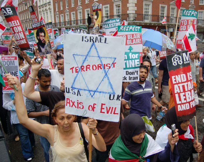 Demonstrators expressing their anger at the Israeli onslaught on Lebanon in July – police would like to criminalise slogans on placards they decide to be ‘offensive’