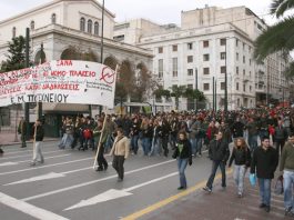 Polytechnic students at the front of last Thursday’s 15,000-strong march in Athens against the revision of Article 16 of the Constitution which would allow the privatisation of universities