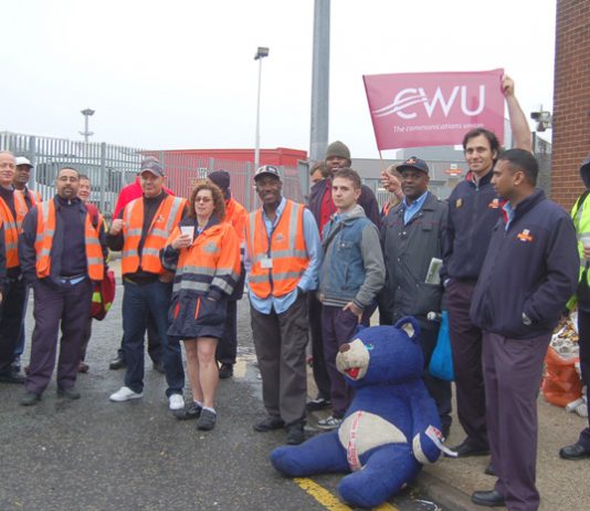 South London Mail Centre and Delivery Office CWU members picketing last Friday in their unofficial action against management imposed changes
