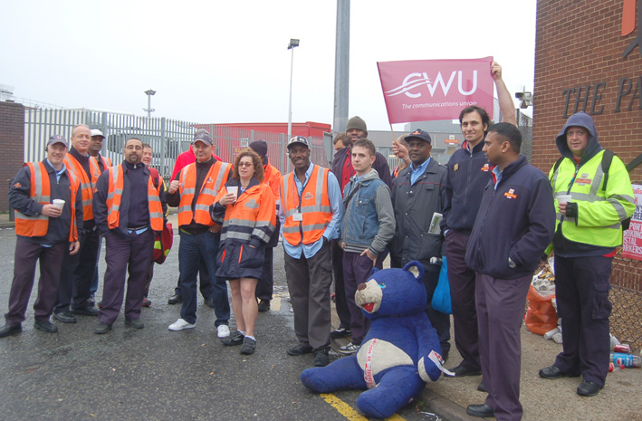 South London Mail Centre and Delivery Office CWU members picketing last Friday in their unofficial action against management imposed changes