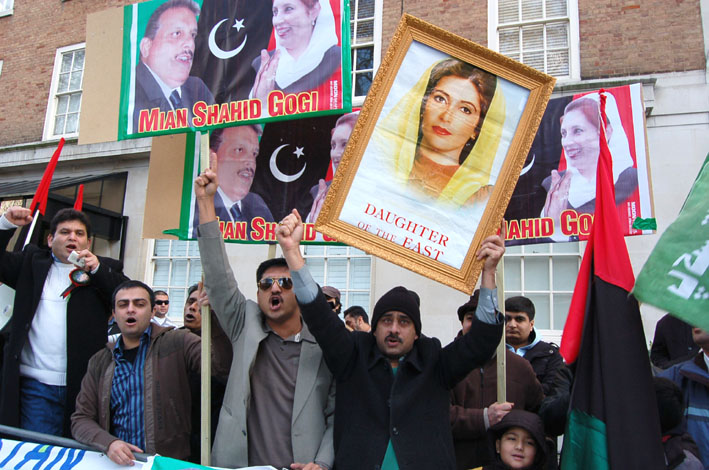 Demonstrators outside the Pakistan embassy yesterday demanded a UN-led investigation into Benazir Bhutto’s murder