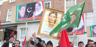 Demonstrators on Sunday waved flags and held high portraits of murdered PPP leader Benazir Bhutto