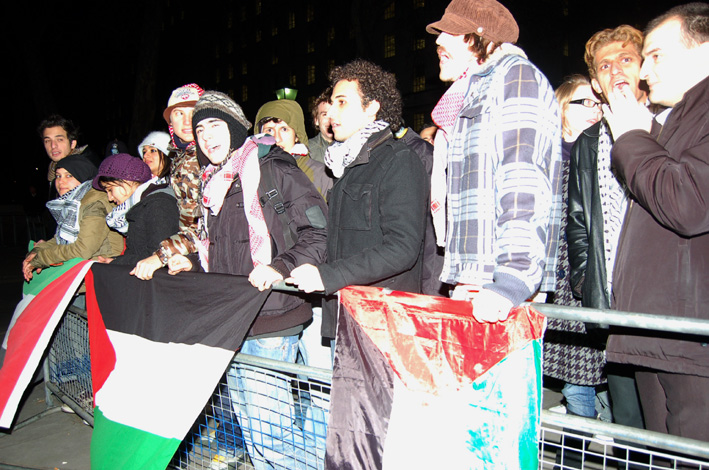 Over 50 people took part in Thursday night’s emergency picket, demanding food supplies, electricity and water to Gaza are restored