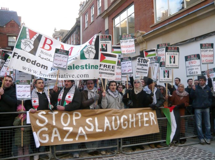 Thousands demonstrated yesterday opposite the entrance to the Israeli Embassy in London against the blitzkrieg on Gaza