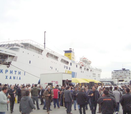 Farmers from Crete at the port of Piraeus