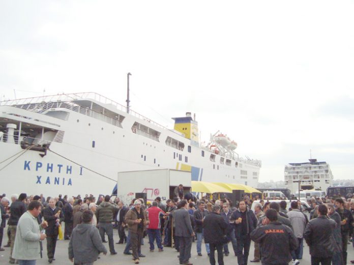 Farmers from Crete at the port of Piraeus