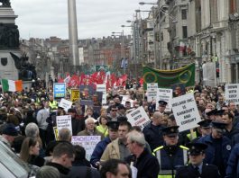Irish Congress of Trades Unions ‘defers’ March 30 General Strike Section of the 125,000-strong Dublin demonstration on February 21 called by the Irish Congress of Trade Unions in defence of jobs and wages