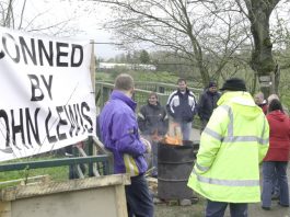 A banner expressed the sacked workers’ feeling