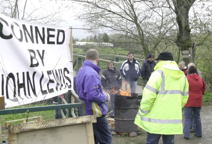 A banner expressed the sacked workers’ feeling
