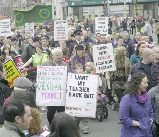 Section of the 125,000-strong march in Dublin in defence of jobs and wages on February 21
