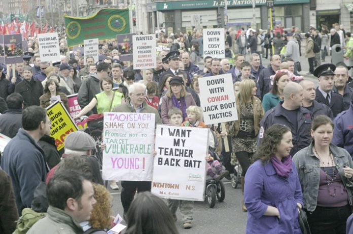 Section of the 125,000-strong march in Dublin in defence of jobs and wages on February 21