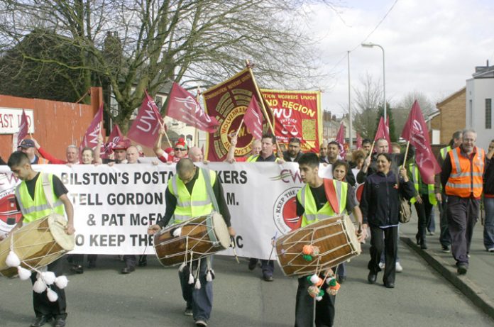 Postal workers in the front line of the strike against Brown’s privatisation policies – they are determined to defend the Royal Mail