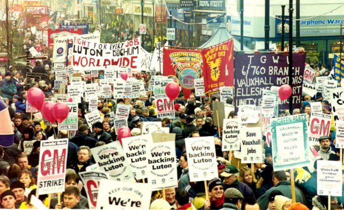 Over 20,000 workers, including GM workers from Germany, marched through Luton against the closure of thauxhall plant in 2001.