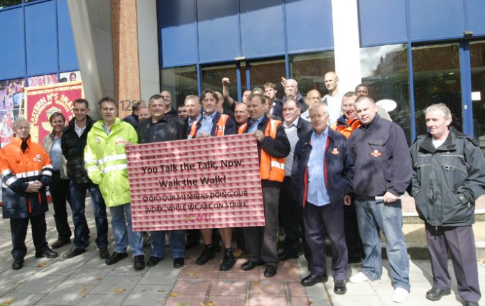 Post workers with a clear message for Unite leaders Woodley and Simpson