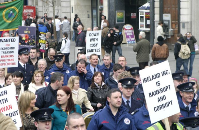 Firefighters and other workers condemning bankrupt and corrupt capitalism – they are demanding no bail-out for the bankers