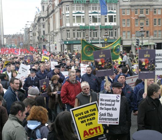 A section of the February 21 demonstration in Dublin against the Irish government’s attacks on jobs and wages