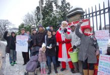 Father Christmas visits yesterday morning’s ‘Keep Chase Farm Hospital Open’ picket called by the North East London Council of Action