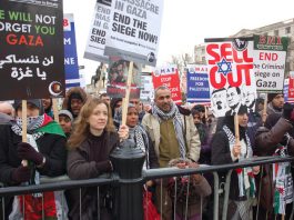 A section of the Trafalgar Square rally on January 17 2009 demanding an end to the Israeli siege on Gaza