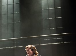 TOBY STEPHENS as Danton passionately defends his position. Photo credit JOHAN PERSSON