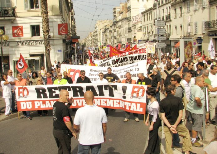 Above and below right: 250,000 march in Marseille against the Sarkozy government’s plans to raise the pension age to 62