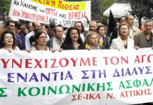 Women social security workers. Banner reads ‘We continue our struggle’