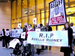 Protest outside the offices of the Independent Police Complaints Commission in December 2005