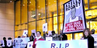 Protest outside the offices of the Independent Police Complaints Commission in December 2005