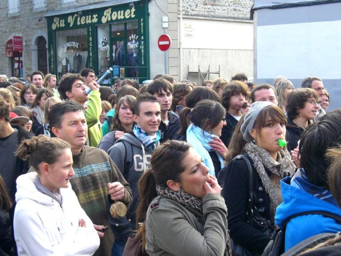 Youth enthusiastically joined workers on the march in Tarbes on Saturday
