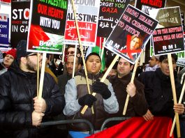 Youth and workers show their anger at the massacre of Palestinians in Gaza by Israeli warplanes in December 2008