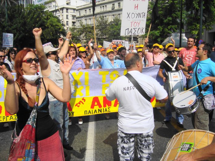 A joyful municipal workers contingent – placard reads: ‘Down with the junta of PASOK’
