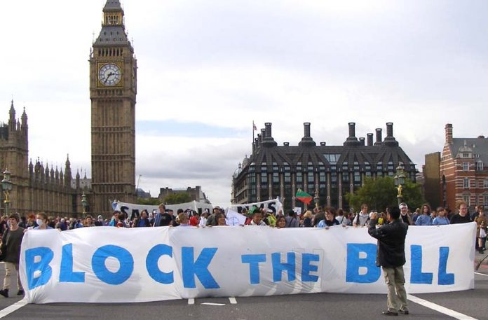 Thousands of demonstrators on Westminster Bridge on Sunday demanding the scrapping of the Tory coalition’s Health Bill