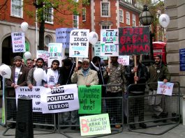 STOP BABAR AHMAD EXTRADITION TO USA – 100,000 sign e-petition for a parliamentary debate Protest against the extradition of Babar Ahmad in May 2005 outside Bow Street Magistrates Court