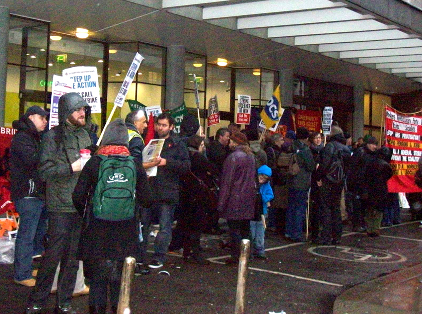 Trade unionists and youth lobbied the TUC yesterday afternoon demanding ‘No pensions Sell-out!’